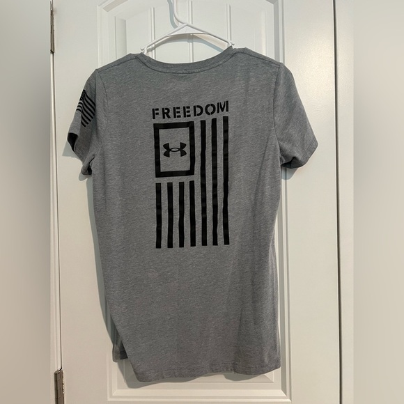 Under Armour Women's New Freedom Flag T-Shirt - Picture 9 of 12